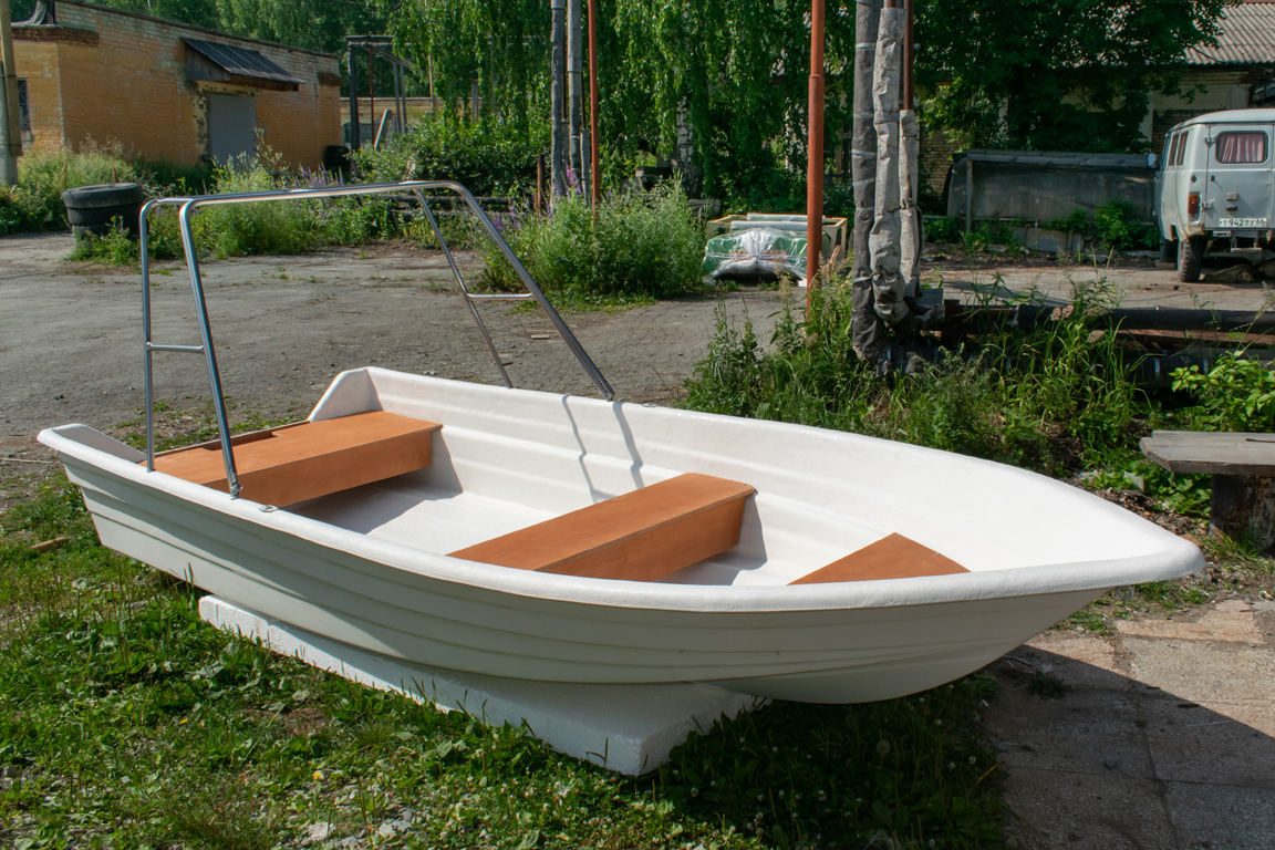 Авито лодка пластиковая. Лодка пластиковая Легант-425. Лодка Легант 425. Лодка виза Легант 425. Стеклопластиковая лодка Легант-340.